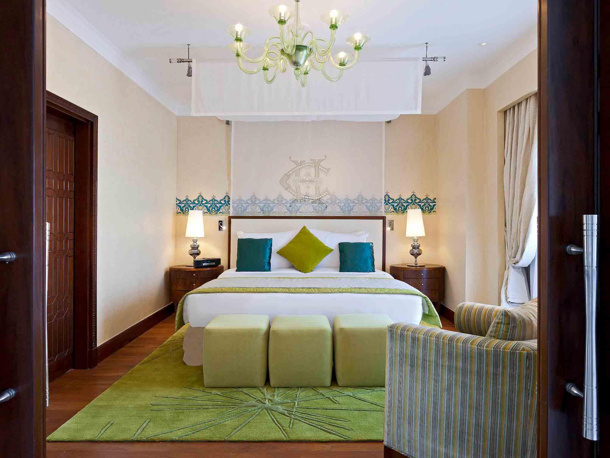 Pavillon Winter Luxor Hotell Eksteriør bilde A bedroom at the Taj Bengal