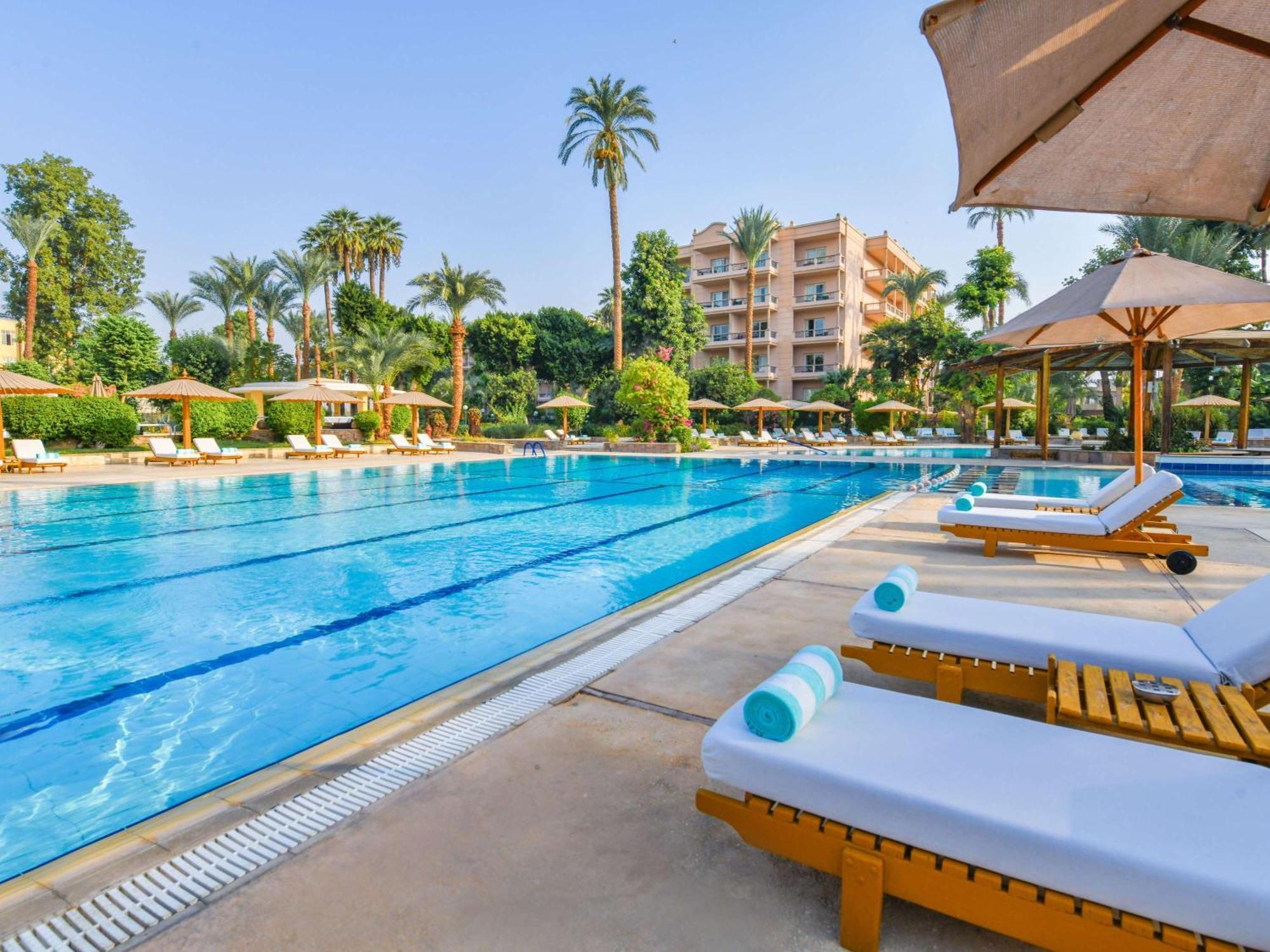 Pavillon Winter Luxor Hotell Eksteriør bilde The pool at the Four Seasons Hotel, Cairo
